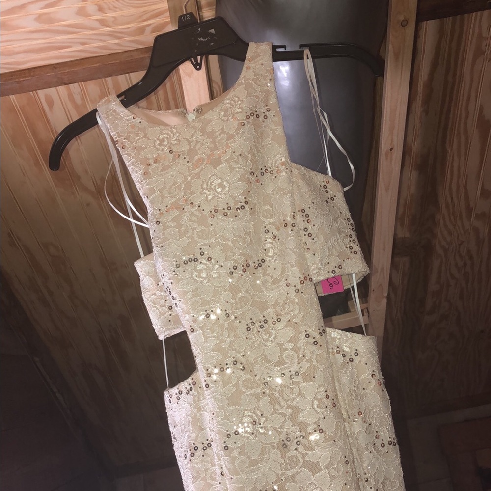 Flattering Prom Dress - Picture 8 of 8